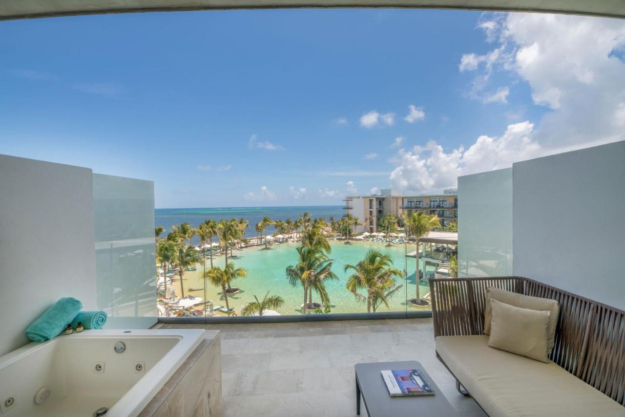 Suite Junior con vistas parciales al mar