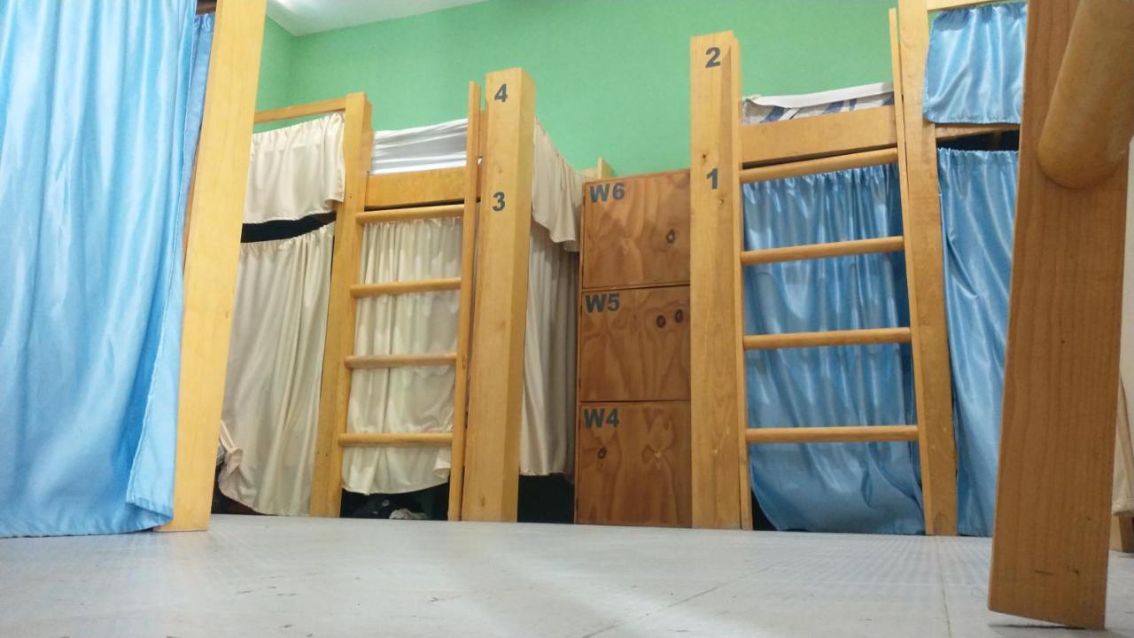 Einzelbett im gemischten Schlafsaal