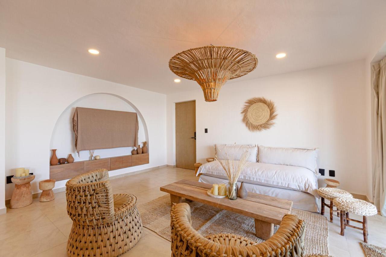 Three-Bedroom Apartment Ground Floor with Ocean View (Massage tent in front the balcony)