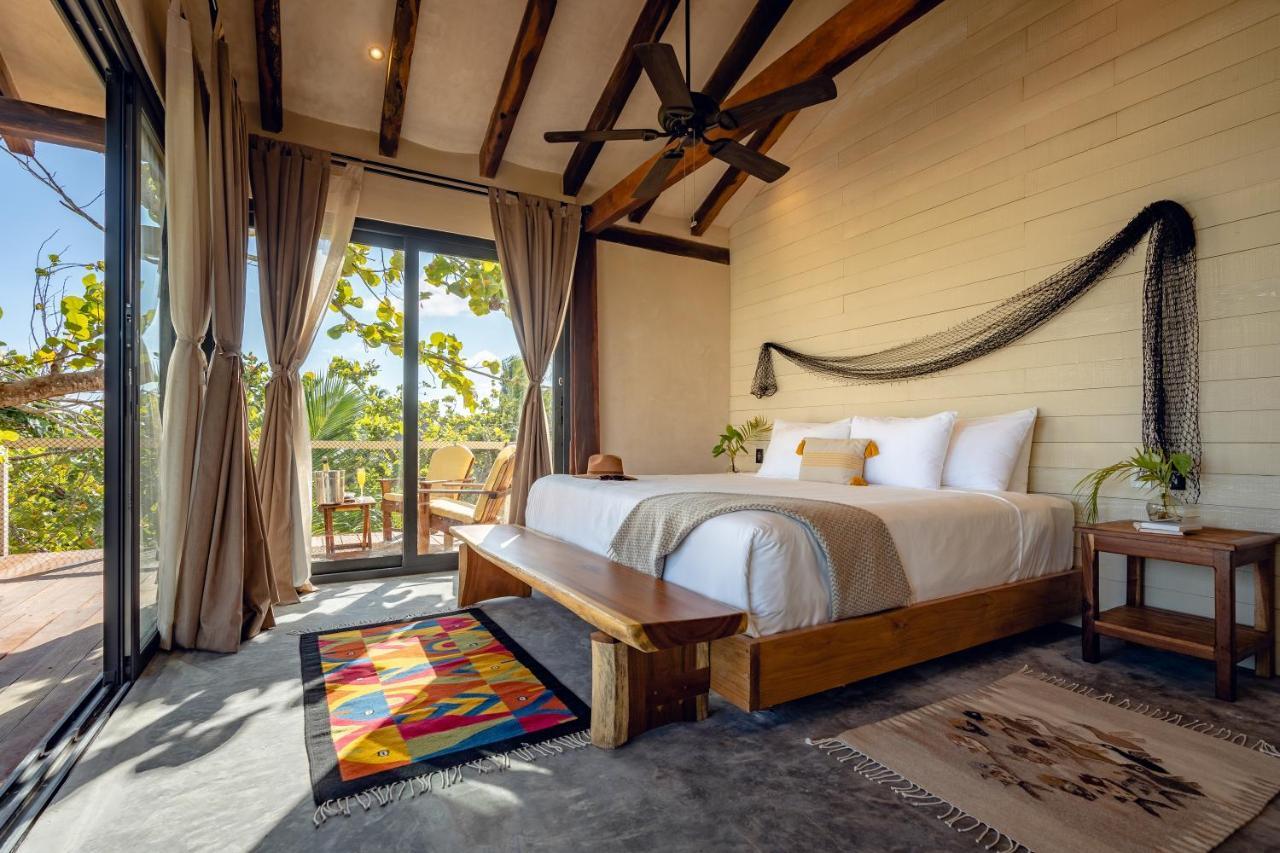 Deluxe tweepersoonskamer met balkon en uitzicht op zee