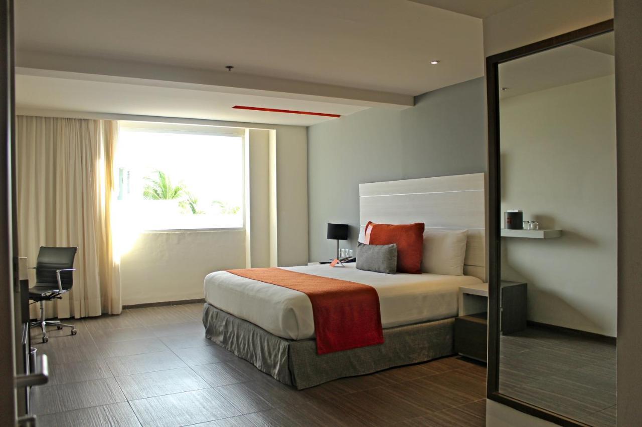 Deluxe Zimmer mit Kingsize-Bett und Lagunenblick