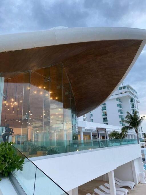 Deluxe One-Bedroom Apartment with Ocean View