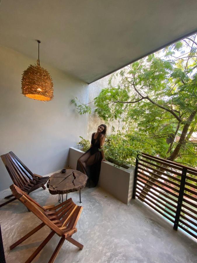 Suite mit Queensize-Bett, Balkon und Poolblick