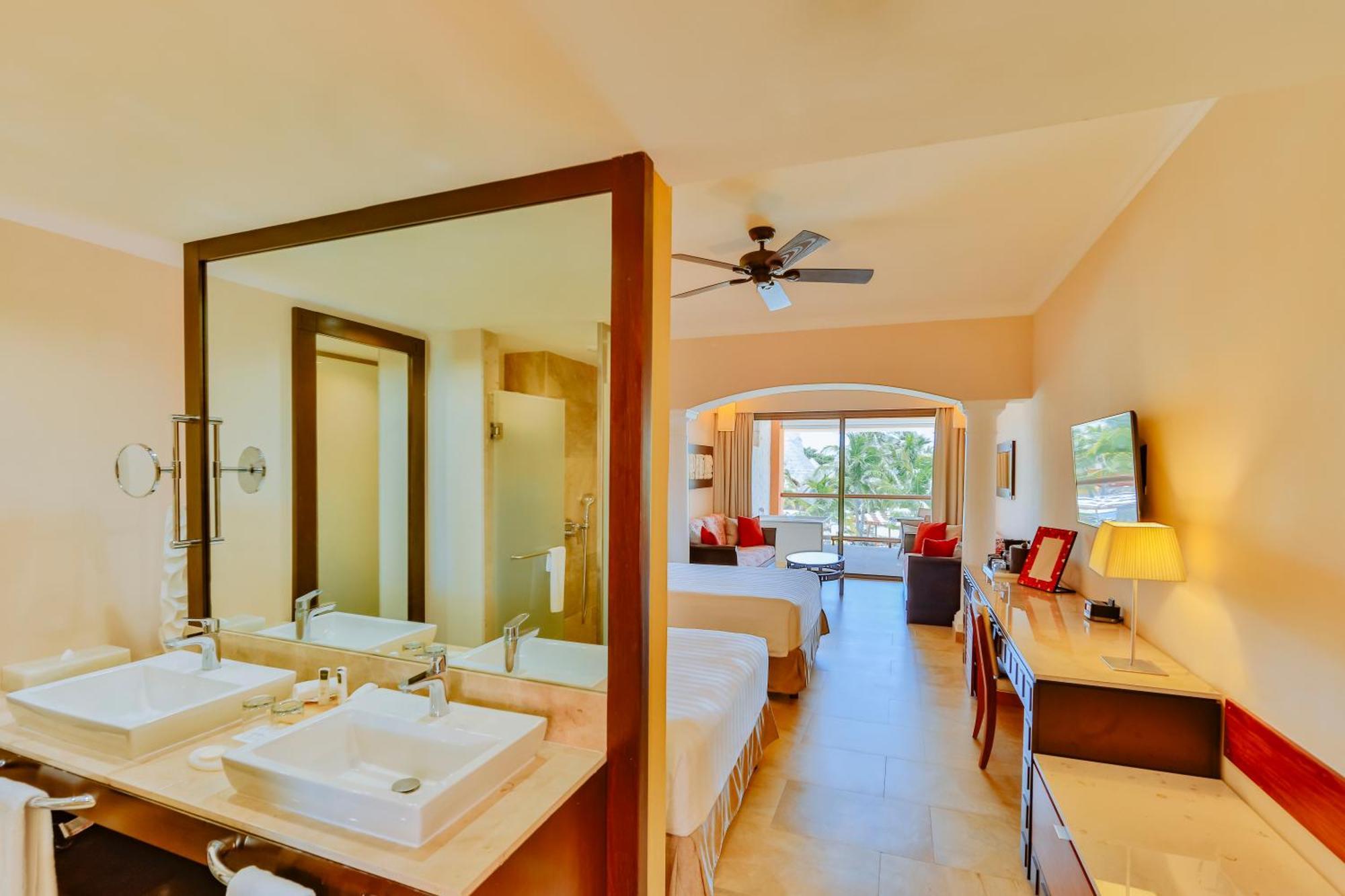 Junior Suite Ocean Front Premium Level,1444249165:JPEG