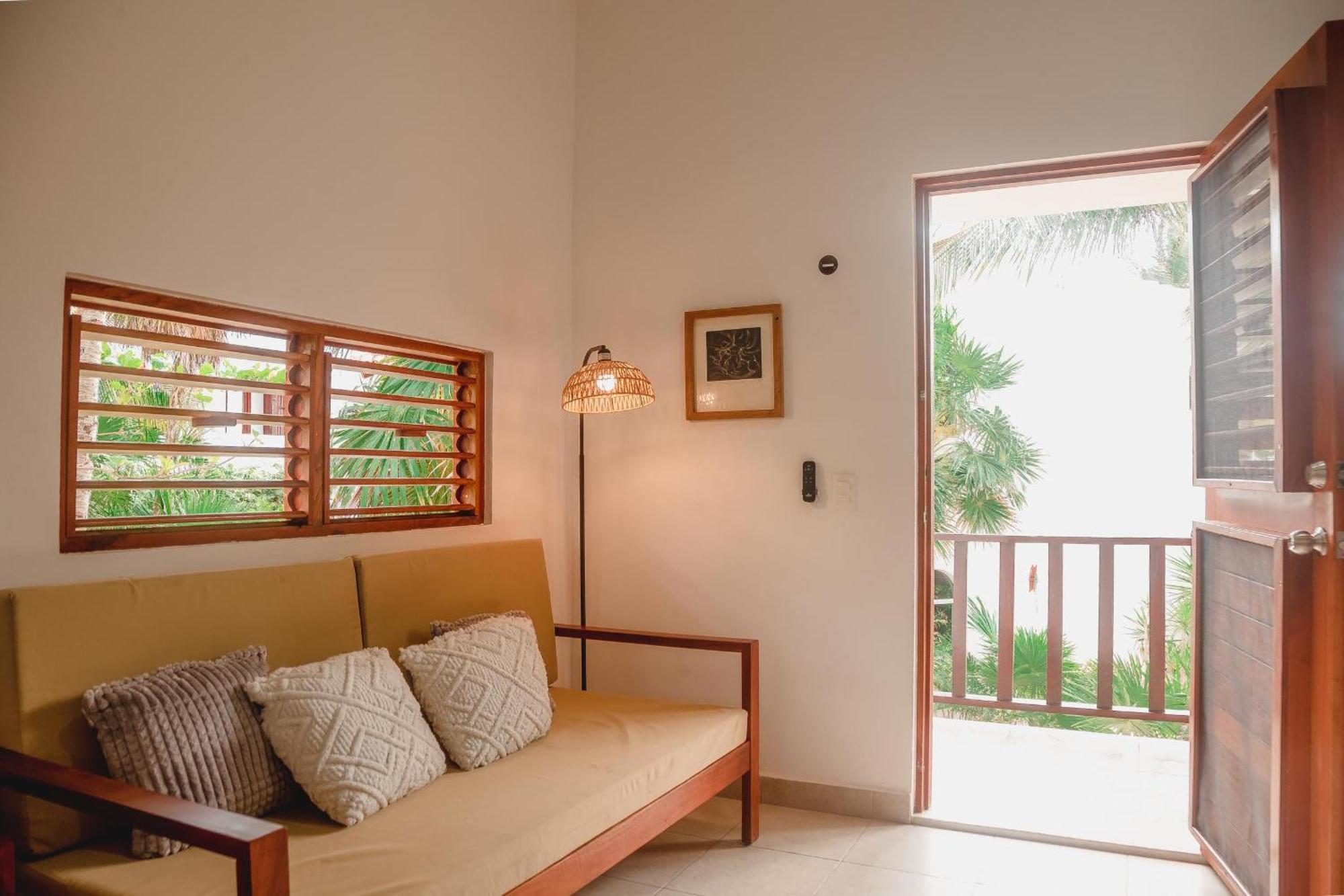 Estudio con vistas al jardín