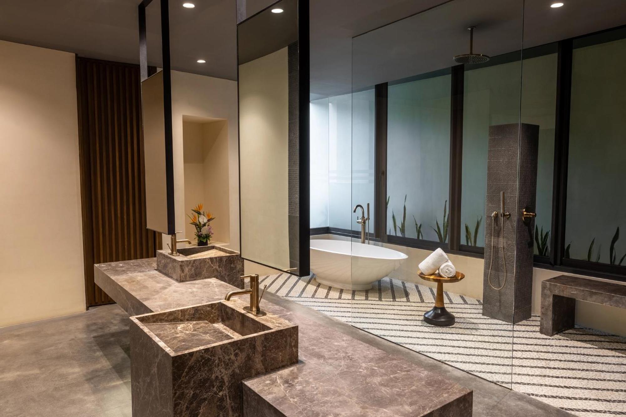 Preferred Club Rooftop Master Suite with Plunge Pool