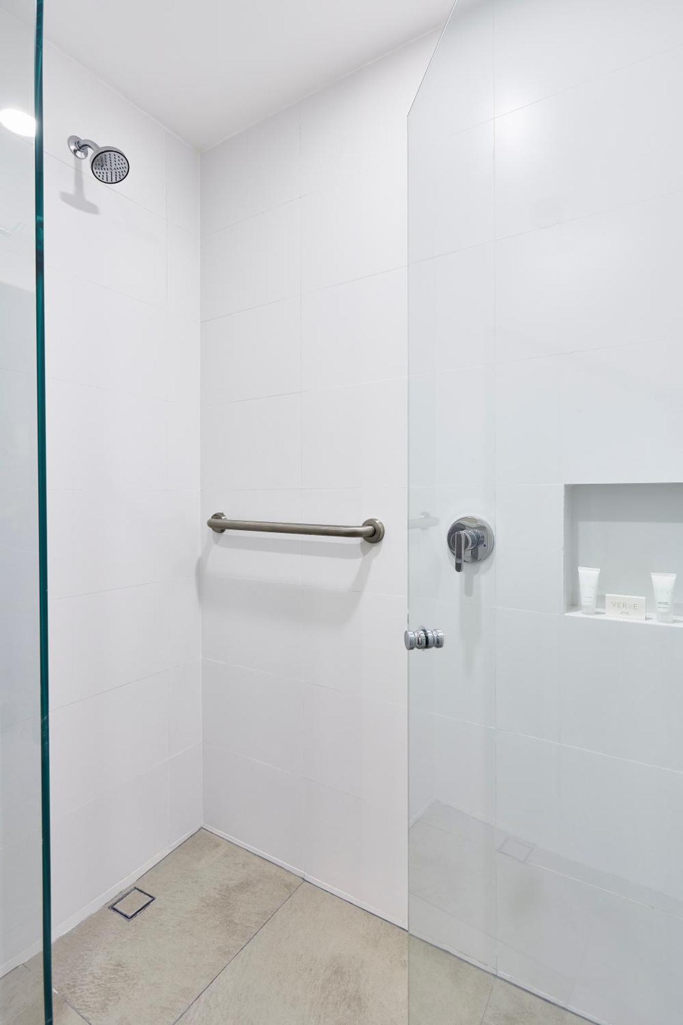 Guest Room, 1 King with Airport Transfer