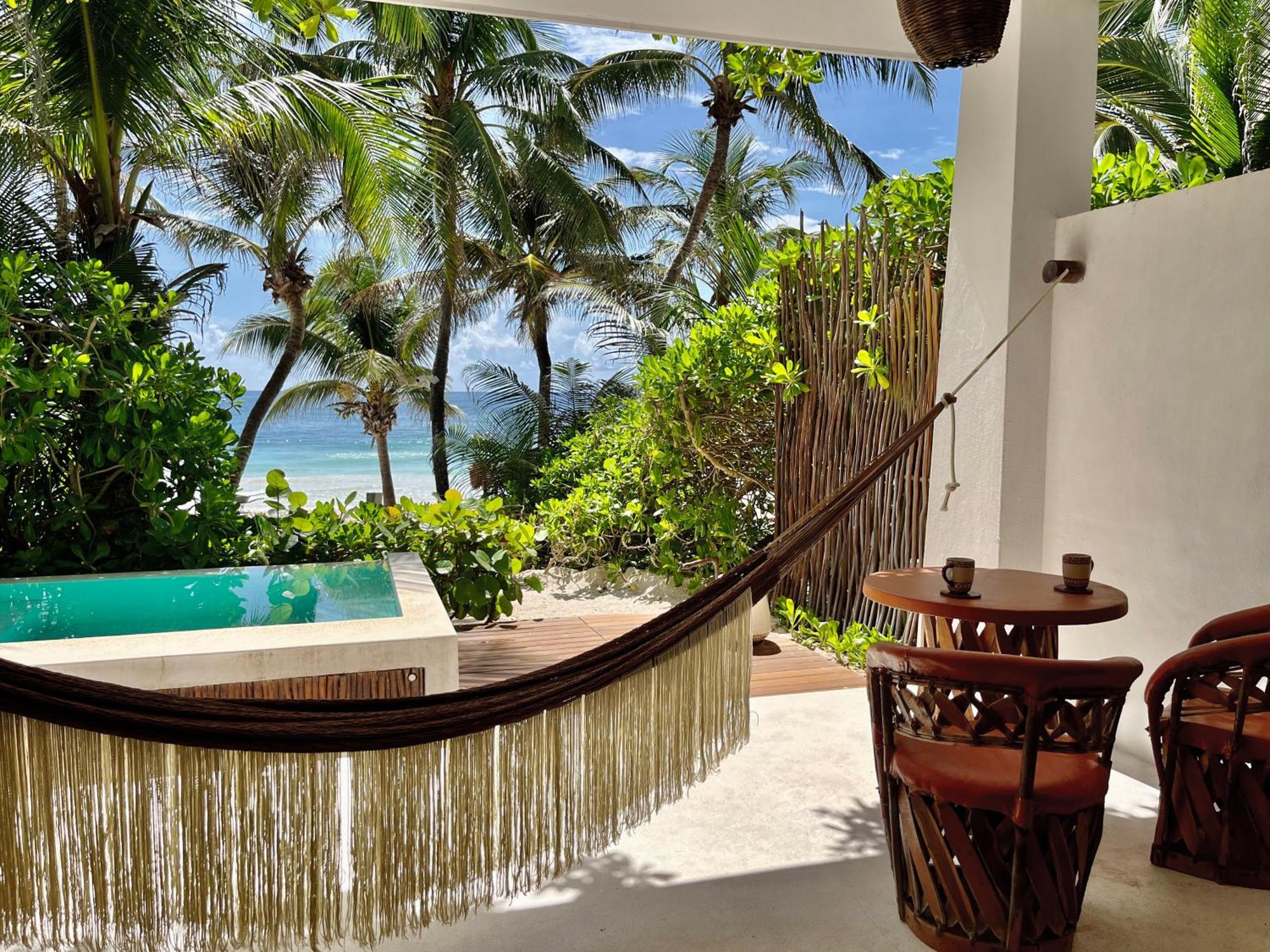 Deluxe Beachfront Room,1666039965:JPEG