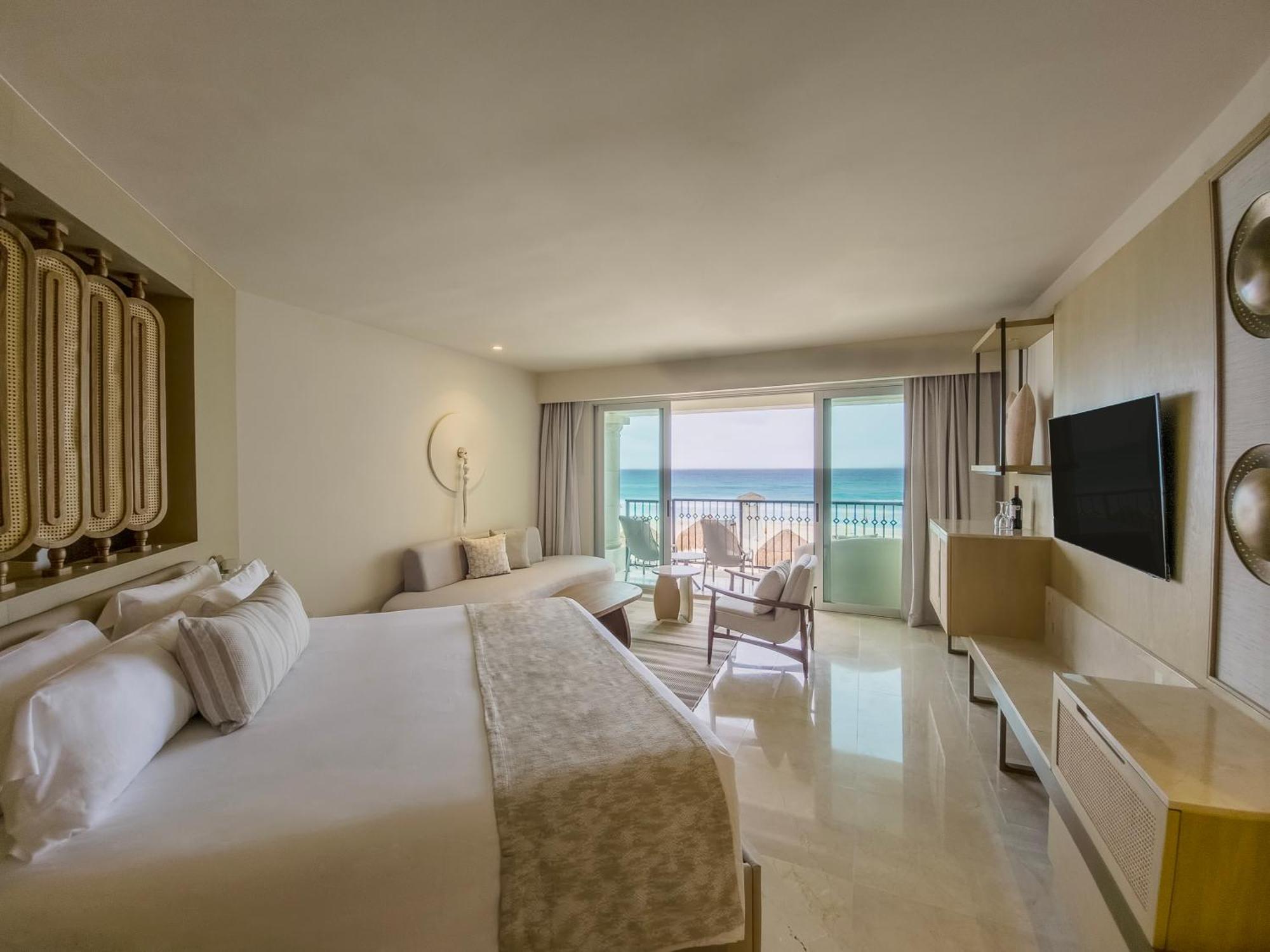 Royal Suite King Jacuzzi (adults only +18),1689828644:JPEG
