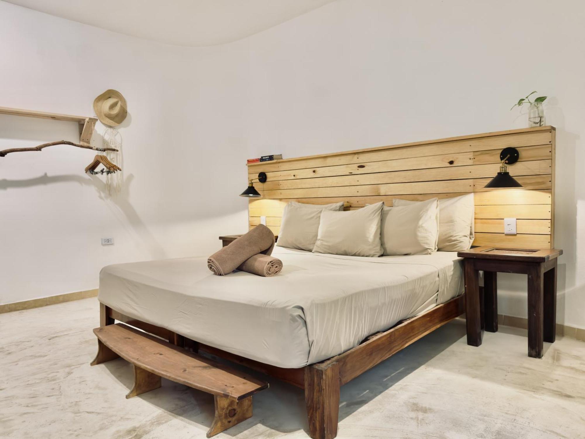 Quarto Triplo com Banheiro