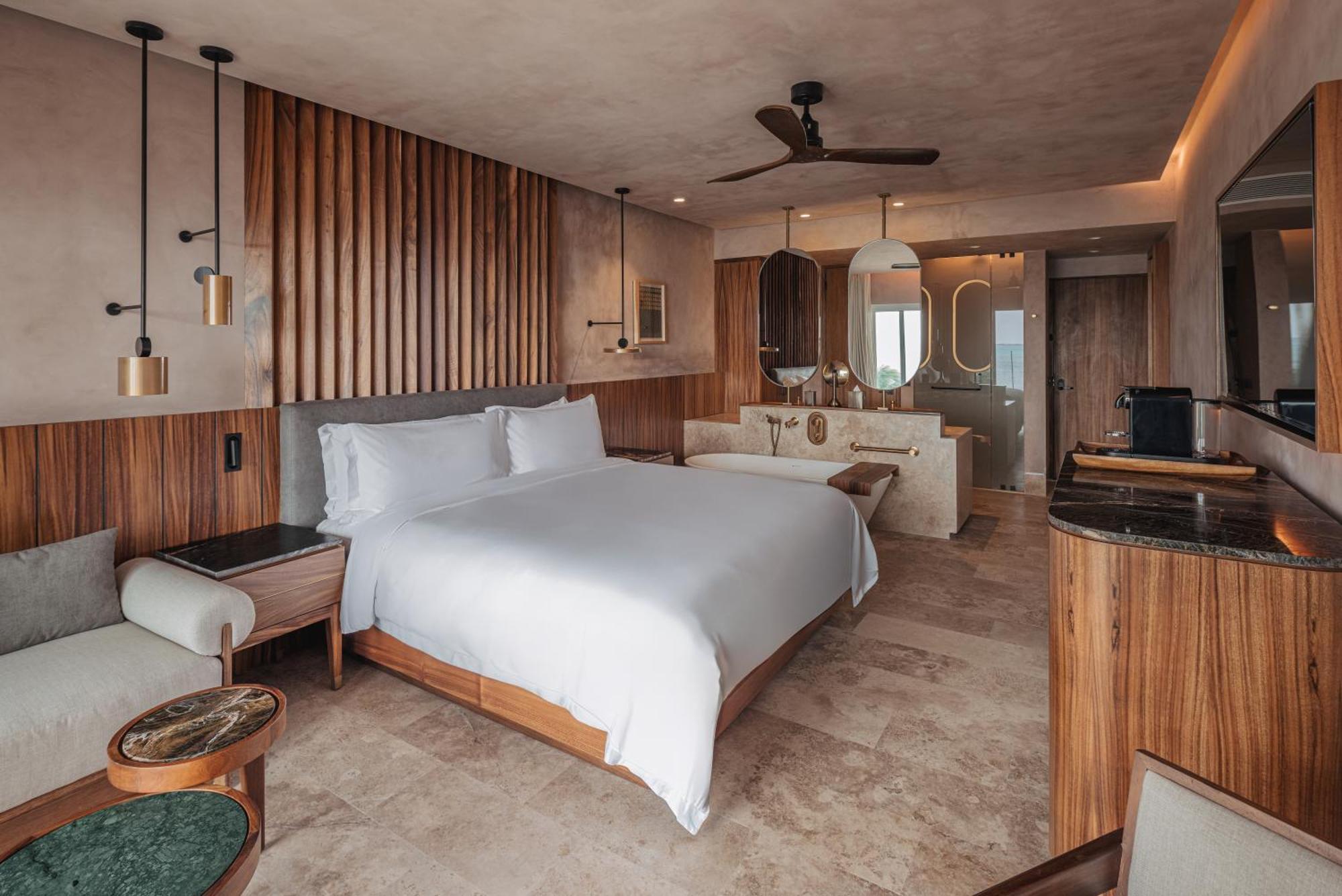 Deluxe Guest room, 1 King, Ocean view, Balcony,1656177303:JPEG