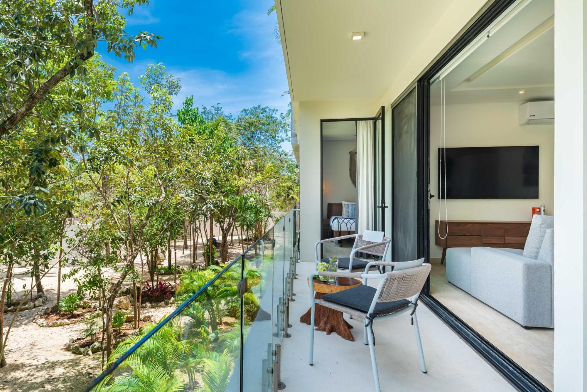 Deluxe One-Bedroom Apartment