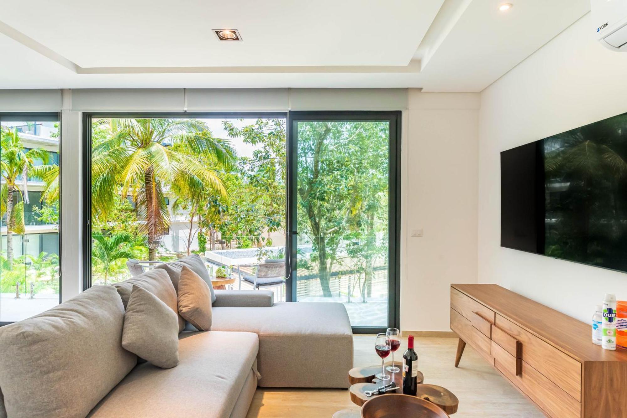Deluxe One-Bedroom Apartment