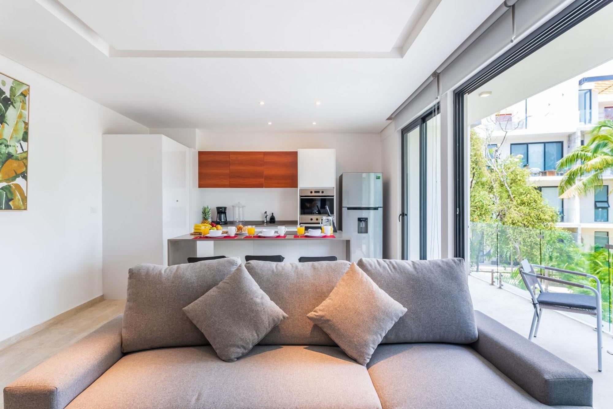 Deluxe One-Bedroom Apartment