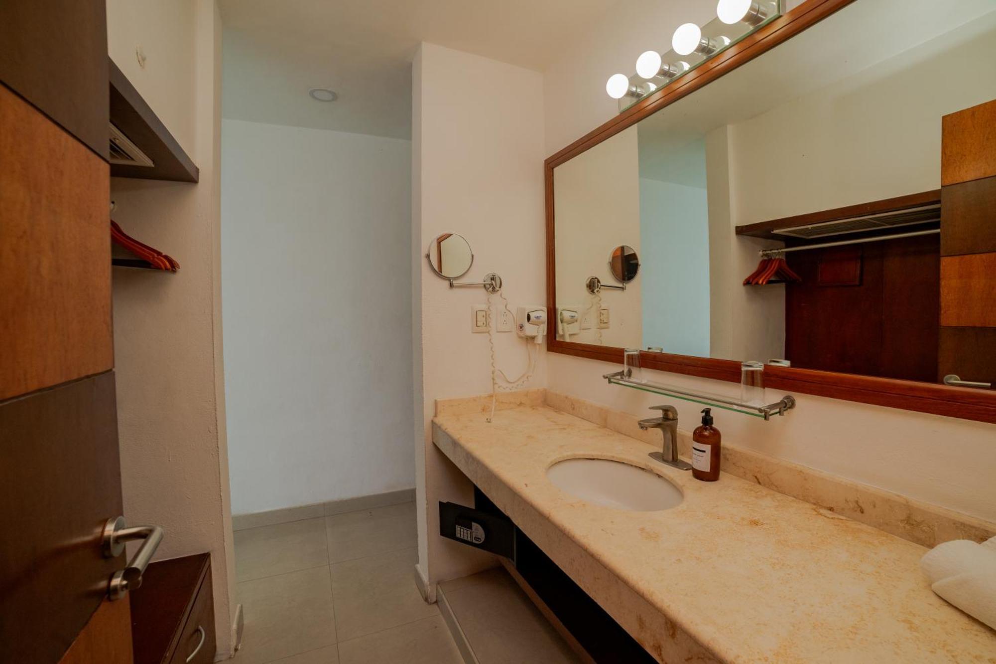 Deluxe Bay View with King bed,1698872693:JPEG