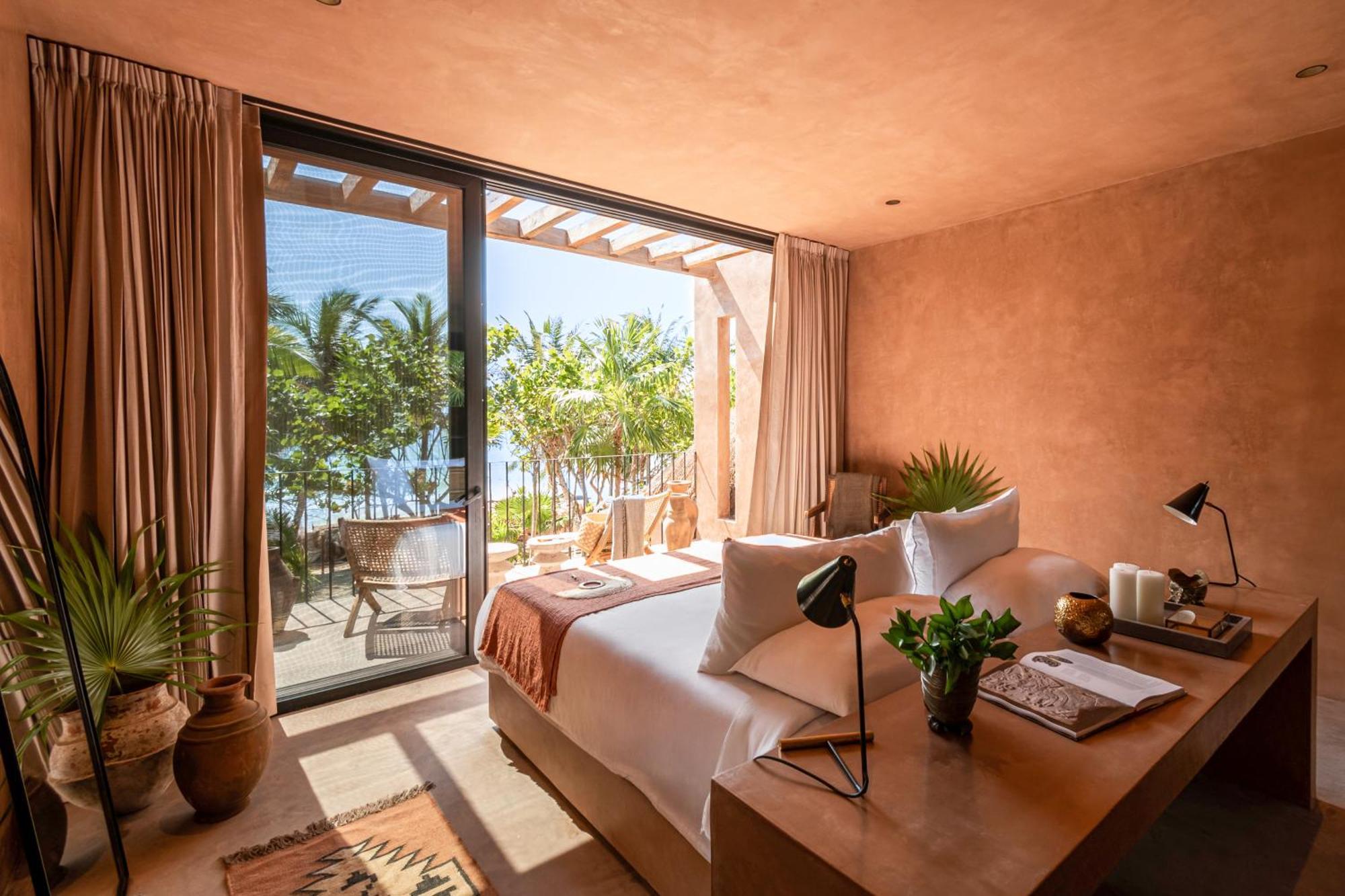 Deluxe Suite with Sea View