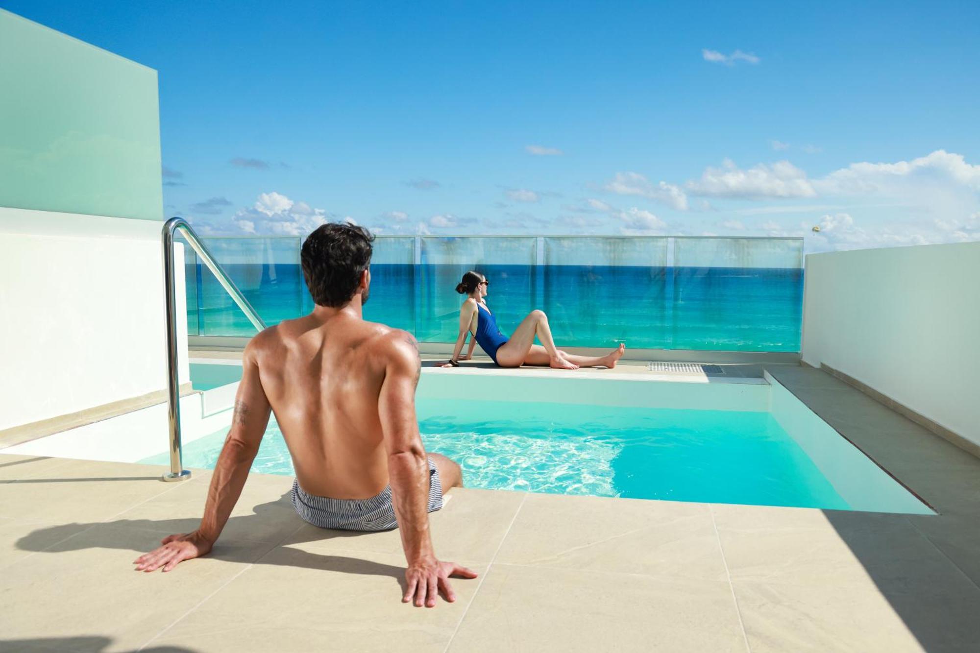 SWIM-UP DOUBLE ROOM OCEAN VIEW +18YRS,1744007350:JPEG