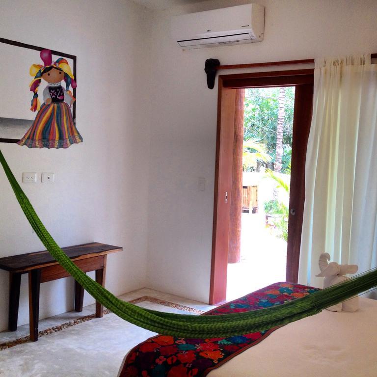 Chambre Lit Queen-Size avec Salle de Bains Privative