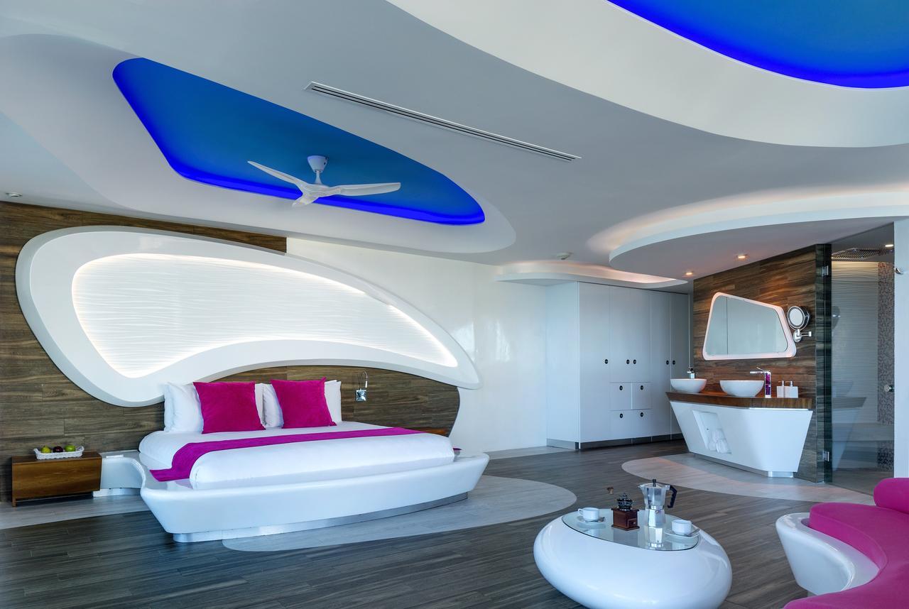 Deluxe Suite Partial Ocean View