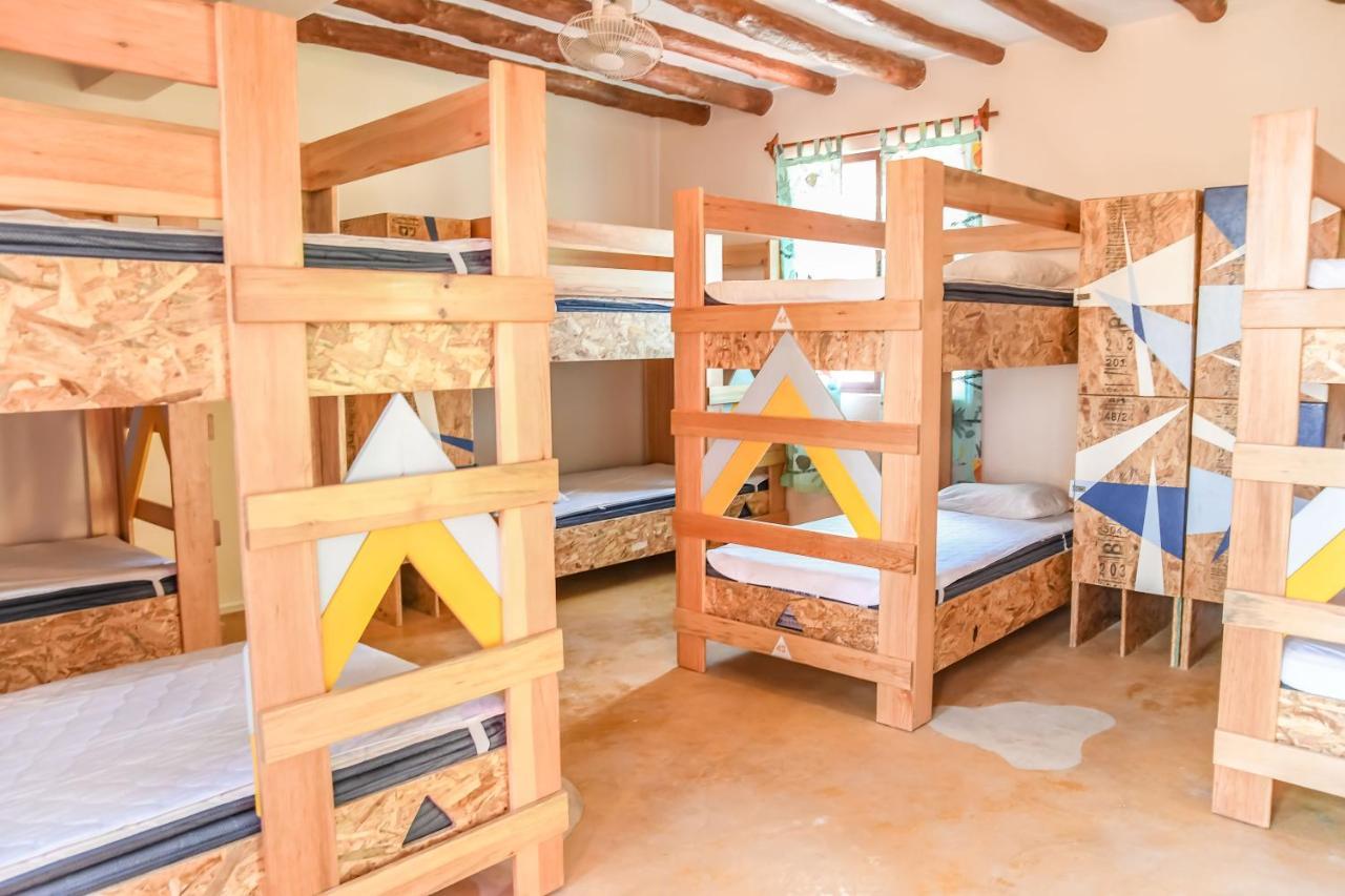 Bett im 10-Bett-Schlafsaal mit Klimaanlage