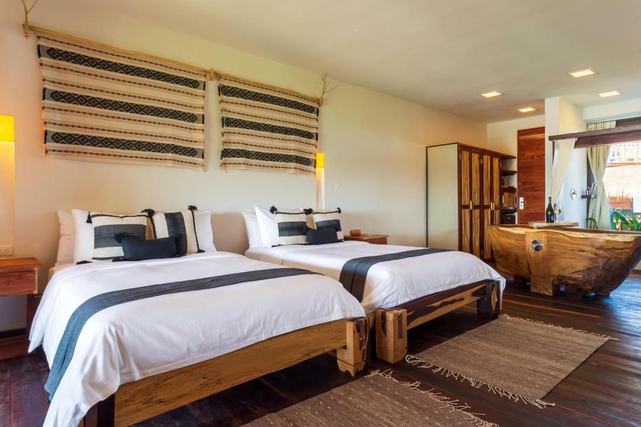 Zimmer im 2. Stock mit 2 Betten und eingeschränktem Meerblick