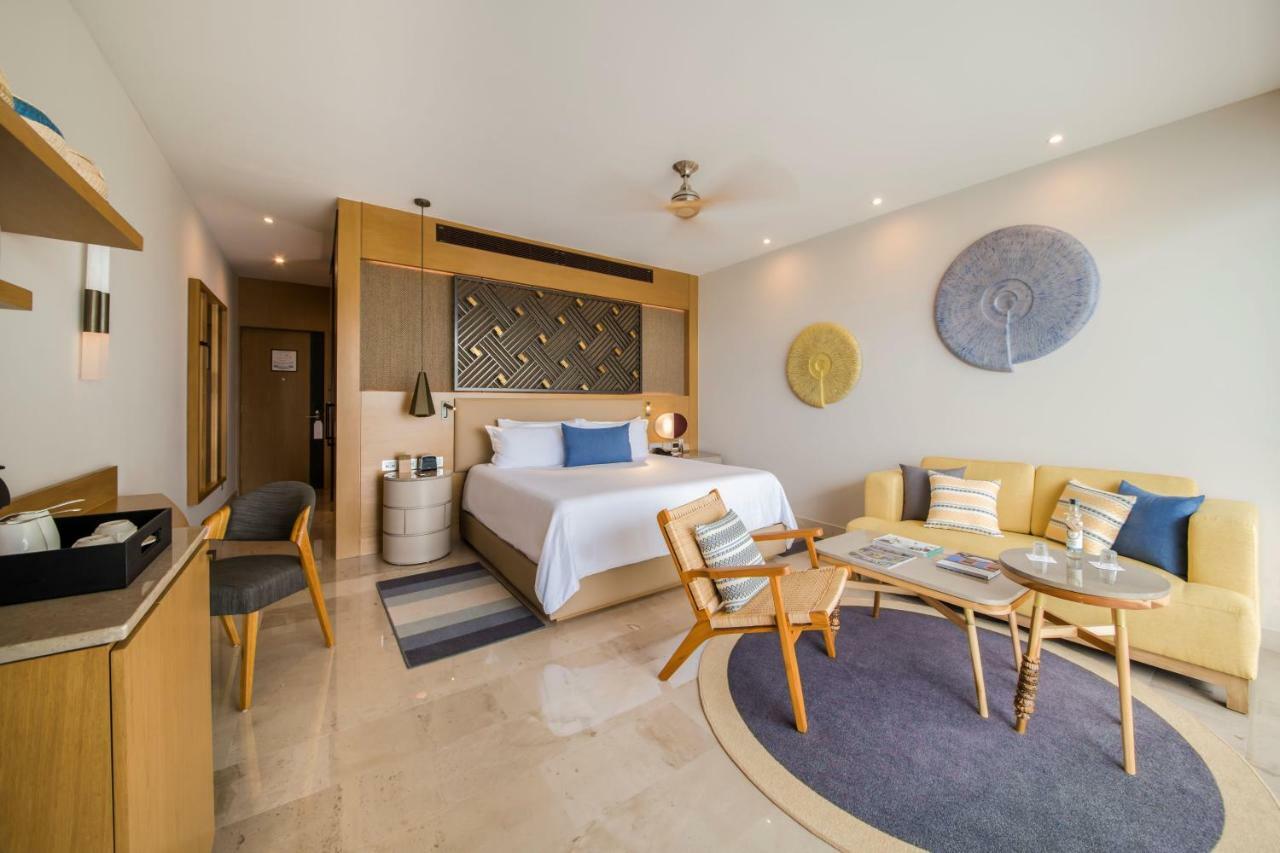 Suite Junior Swim Out con vistas al jardín