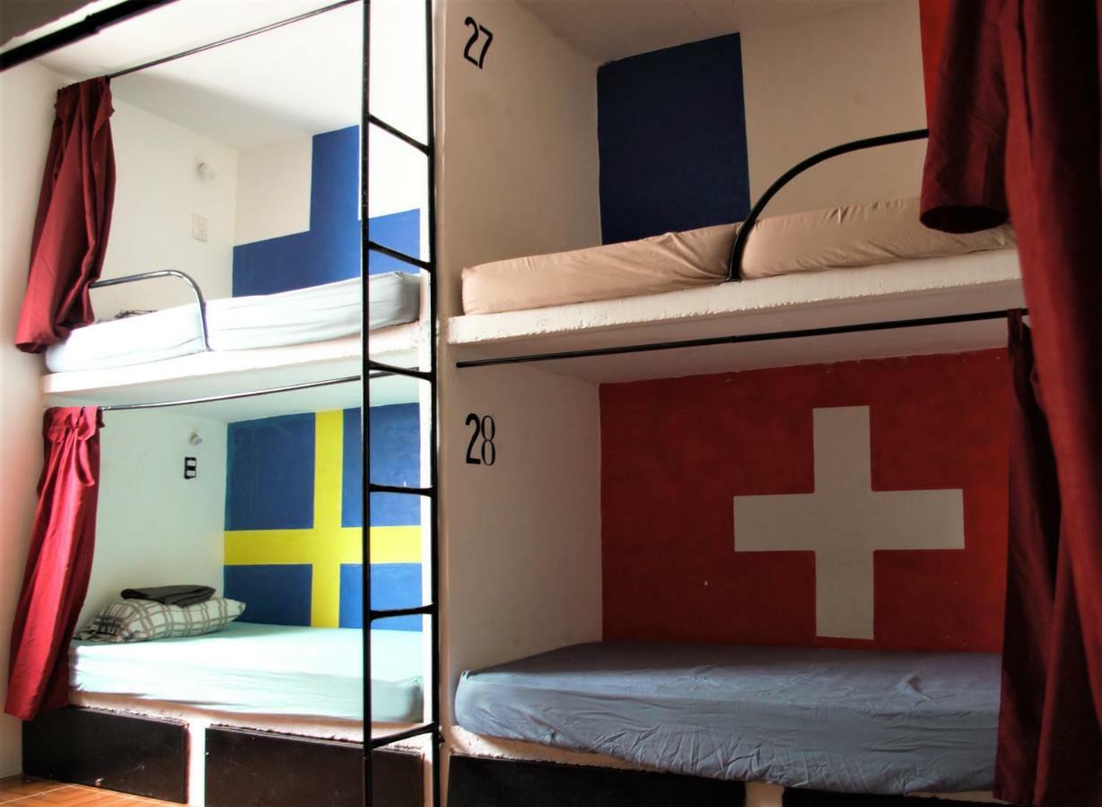 Cama em Dormitório Misto com 8 Camas