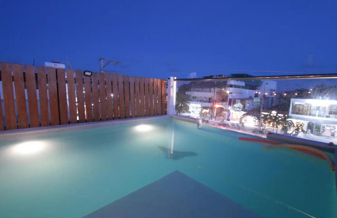 Straw Hat Hostel & Rooftop Bar-1