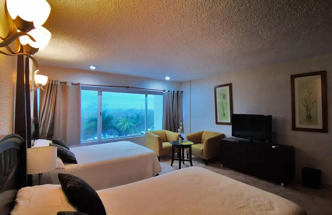 Brisas Beachfront Studios In Hotel Zone-1