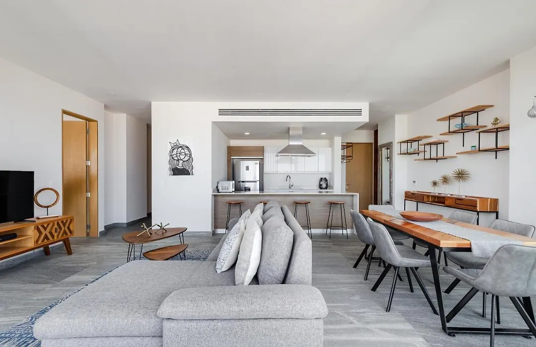Ocean View Condo-Beach, Rooftop Pool & Jacuzzi!-1