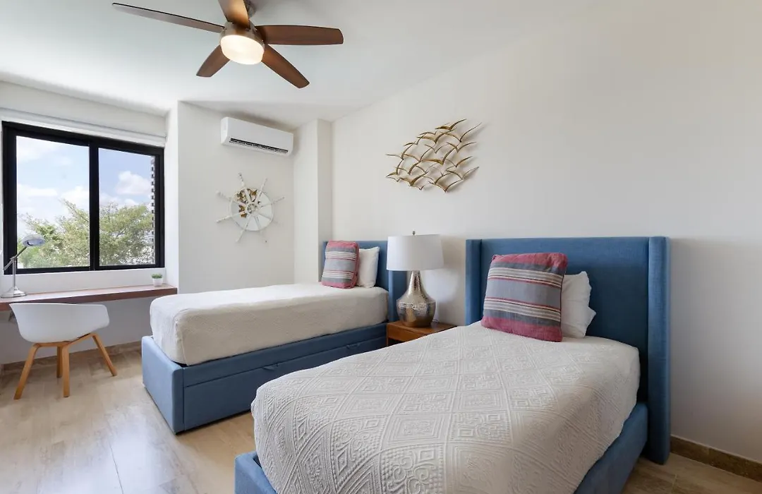Near Airport, Pool, Spa & Jacuzzi - 3 Bedrooms-1