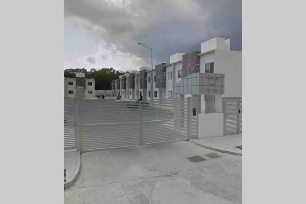 Many'S Beach House-1