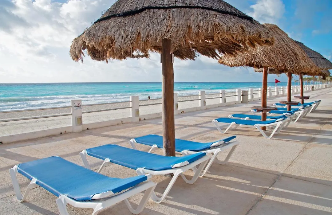 Oceanfront White Sand Beach Condo For Families-1