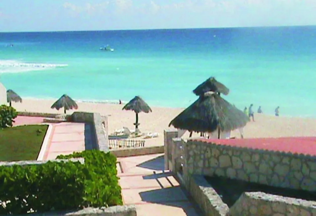 Apartment Ocean Front Cancun-1