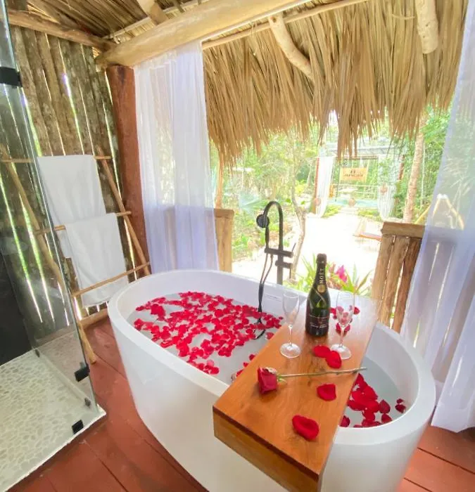 Nuscaa Boutique Tree House & Spa-1