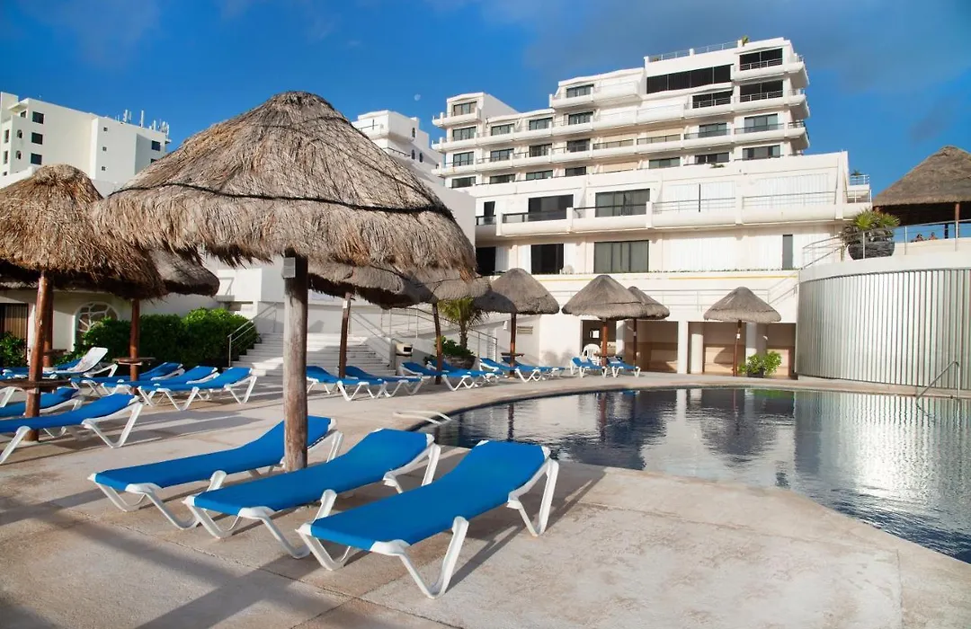 Cozy Ocean Front Penthouse At Marlin Beach-1