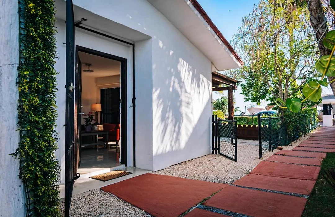 Newly Renovated ! Villa Laguna Cancun-1