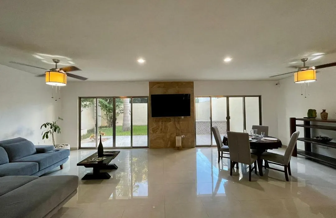 Casa Con Amplios Espacios-1