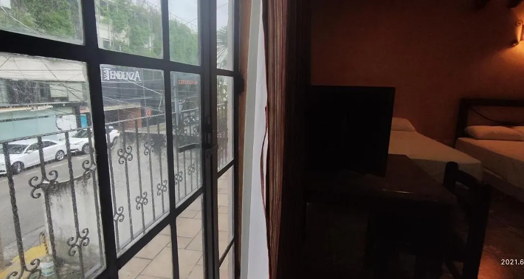 Alux Rooms-1