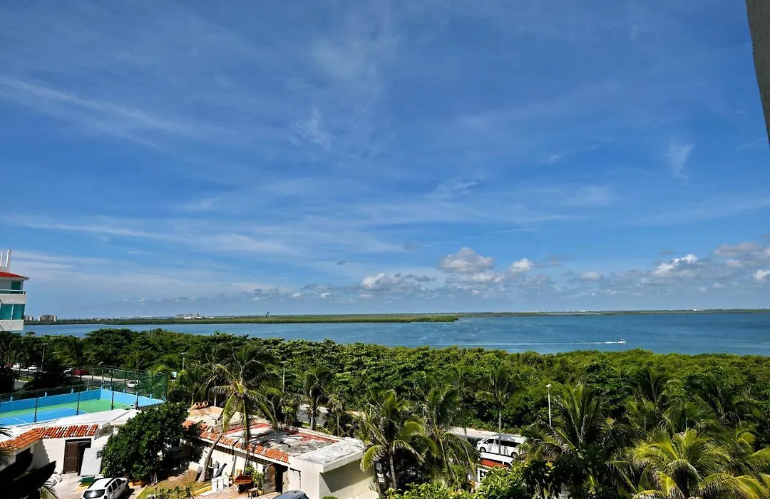 Cancun Hotel Zone Ocean View W/Balcony-1