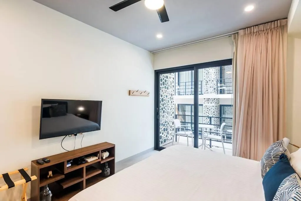 Beautiful Studio With Kitchen Aircon Gym Pool Ocean View From The Rooftop-1