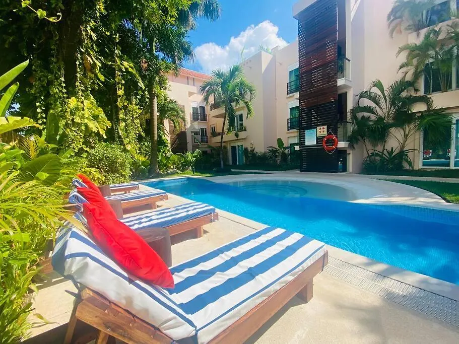 5Th Avenue Oasis 8 Personas-1