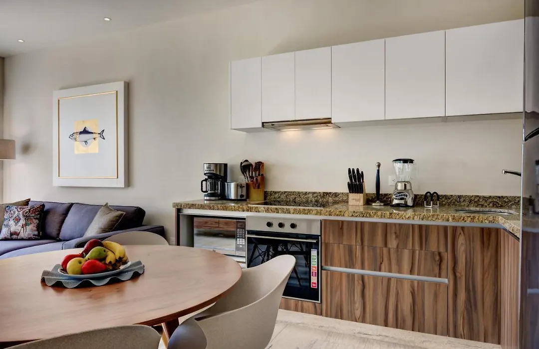 Brand New 1Br Luxury Condo Blocks From The Beach!!-1