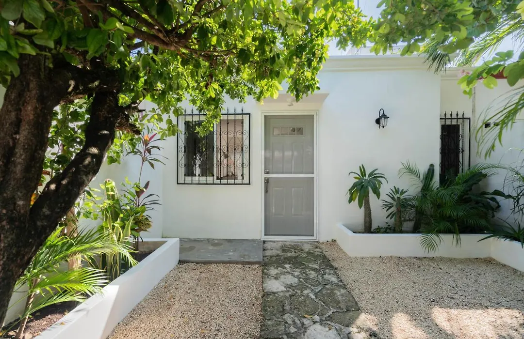 Remote Worker Perfect Home&Garden, 1 Mile To Beach-1