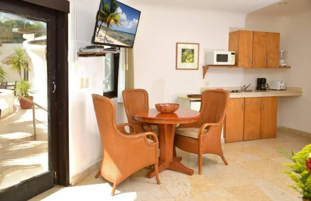 Blue Palms Suites, Pool Onsite, Steps To The Beach & 5Th Ave-1