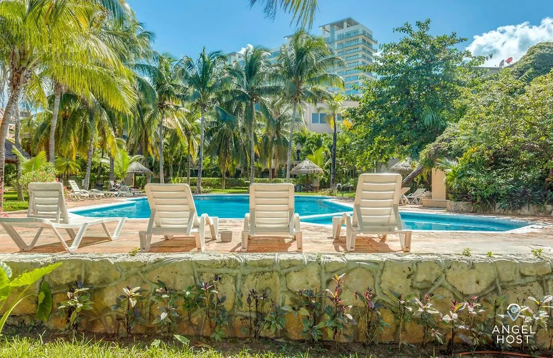 Private Villa Complex With Pool In Zona Hotelera-1