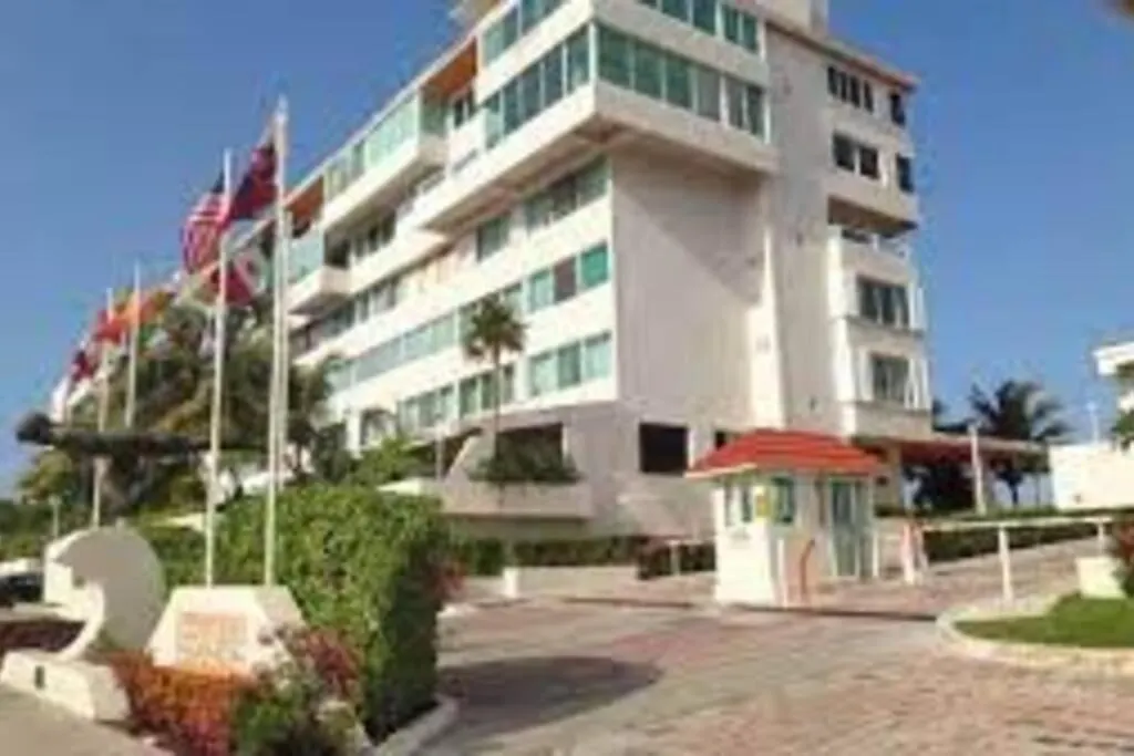 Neat Condo Beachfront At Brisas Cancun-1