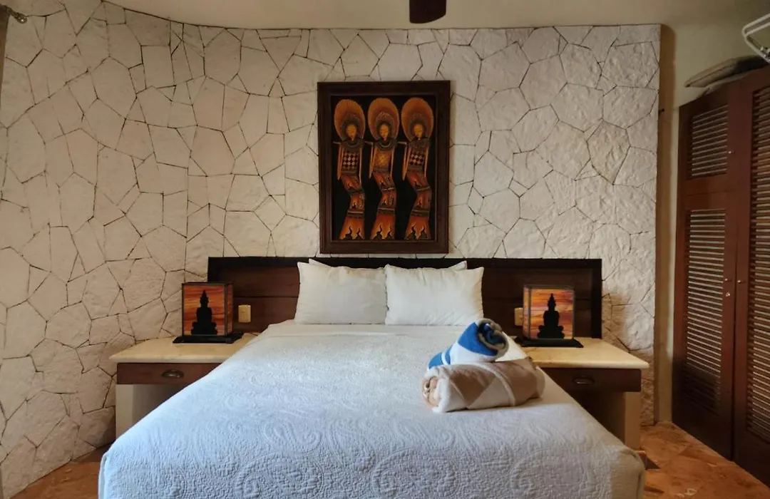 Luxury Villa Steps To The Beach & 5Ta Av, Amazing-1