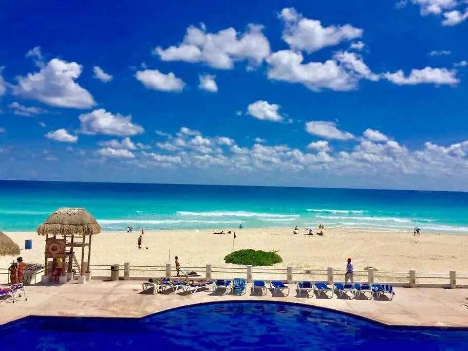 3 Room Beach Condo, Great For Family And Friends!-1