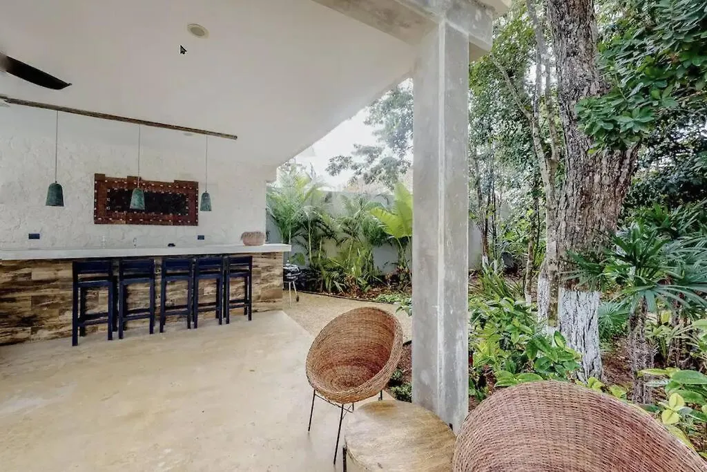 Contemporary Poolside Condo, Wi-Fi - Paraiso Kaanal 101-1
